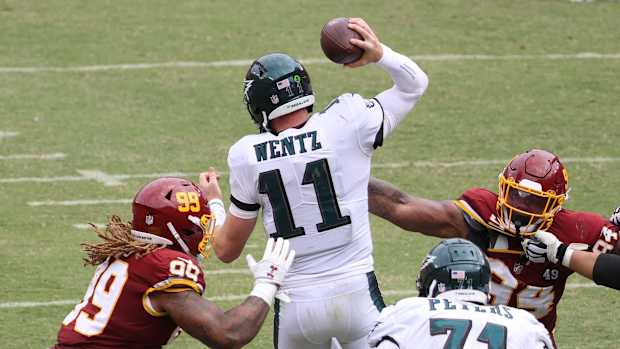 Chase Young Daron Payne Harass Wentz © Geoff Burke -USA TODAY Sports